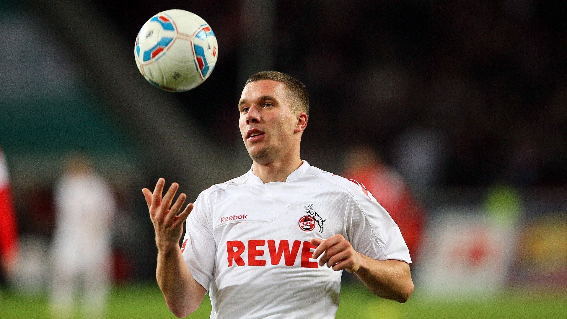 “德甲最后冲刺：多队誓夺冠军宝座”，德甲最高分夺冠