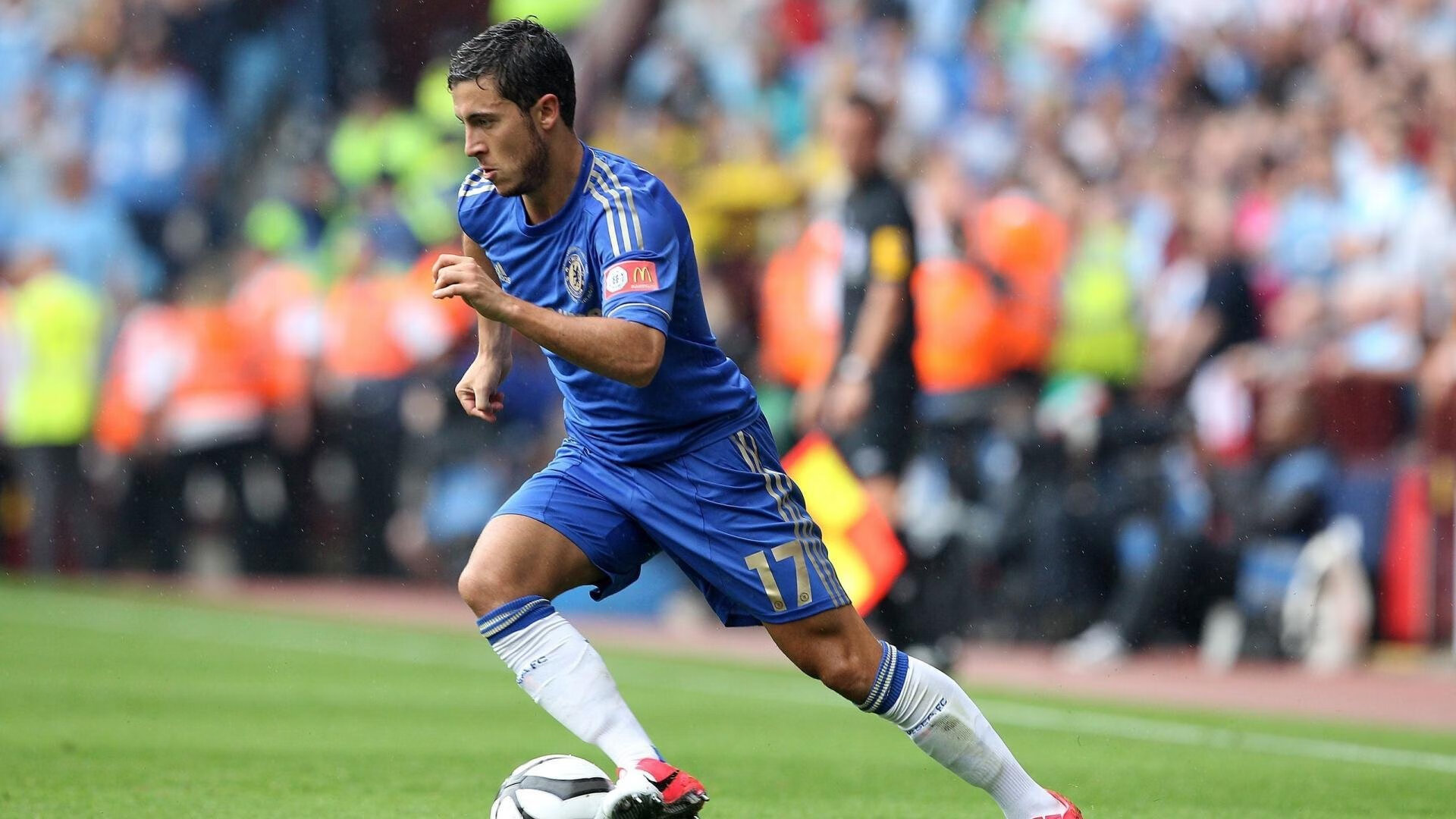 “足球场馆智能安保系统全面升级,确保比赛安全”,智能化足球场